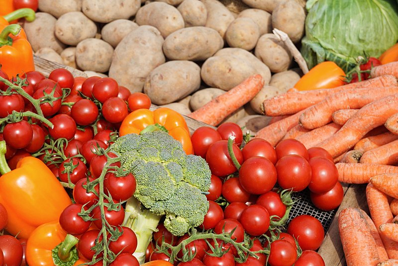 Picture of a range of fruit and vegetables, including carrots and tomatoes